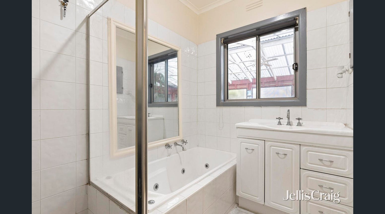 4 Allaware Avenue, Croydon image 3