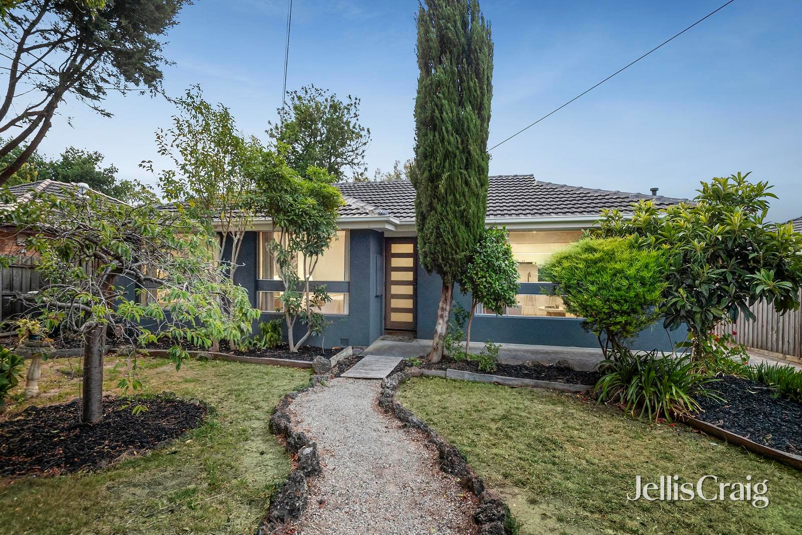 4 Aminga Court, Croydon image 1