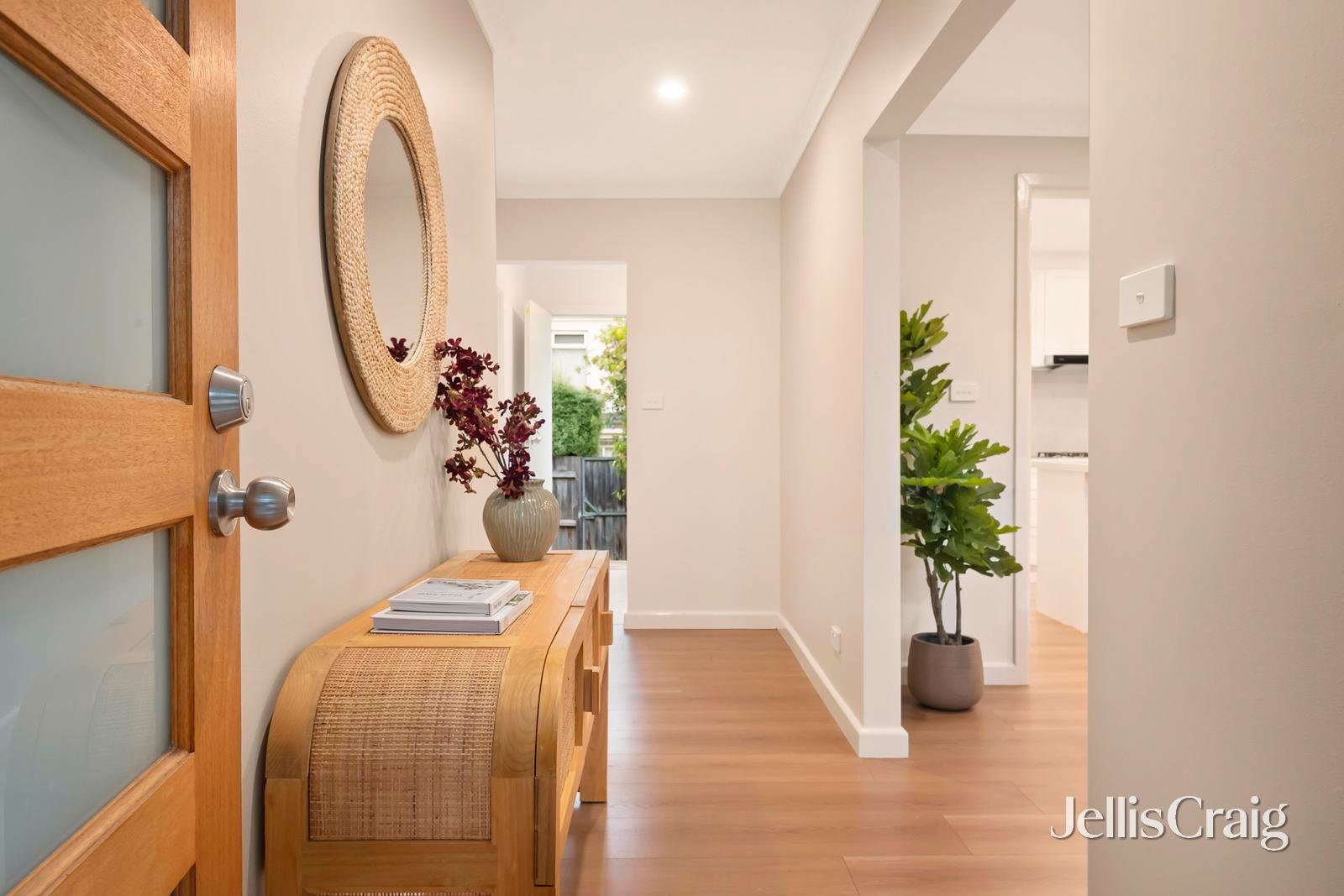 4 Aminga Court, Croydon image 2