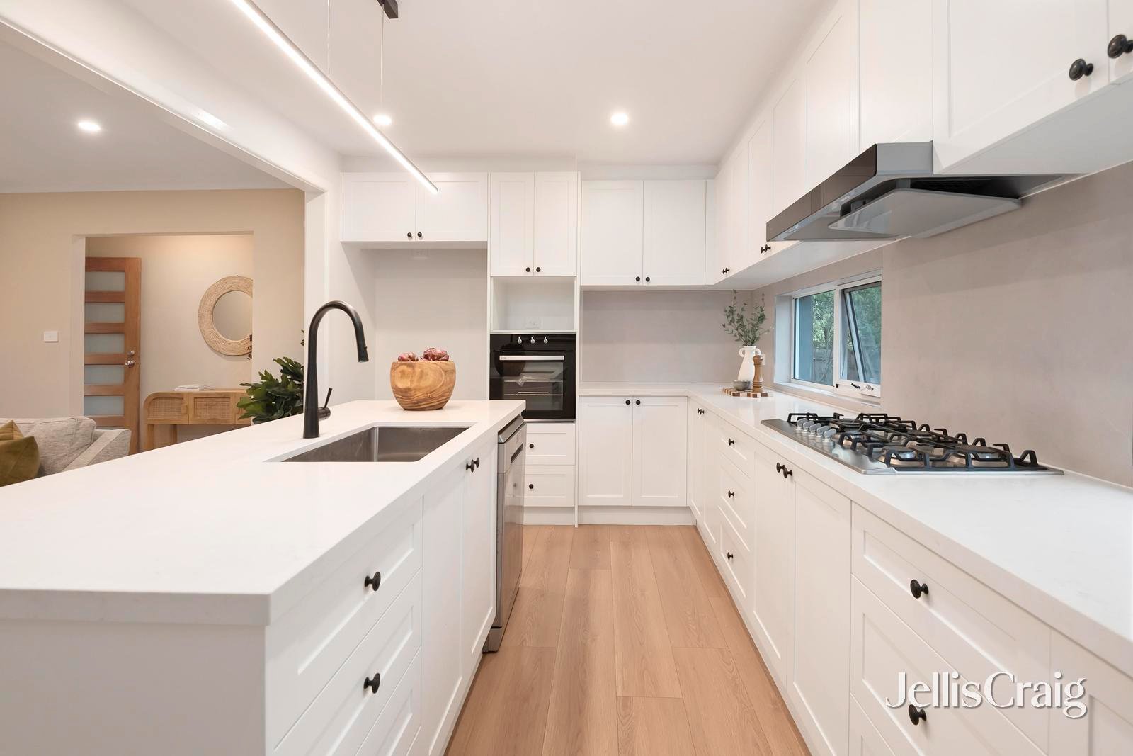 4 Aminga Court, Croydon image 5