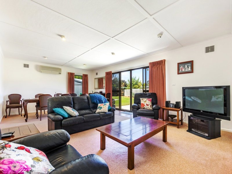 4 Aston Court, Burwood East image 4