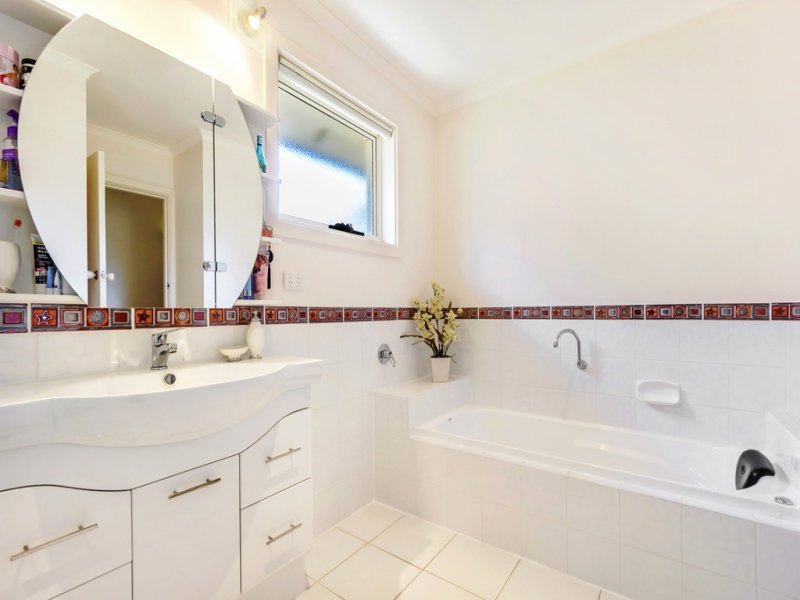 4 Aston Court, Burwood East image 5