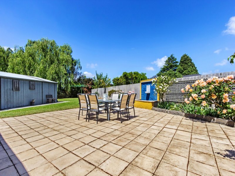 4 Aston Court, Burwood East image 7
