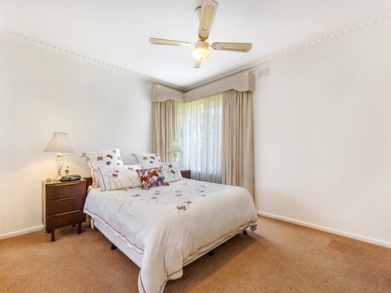 4 Aston Court, Burwood East image 9