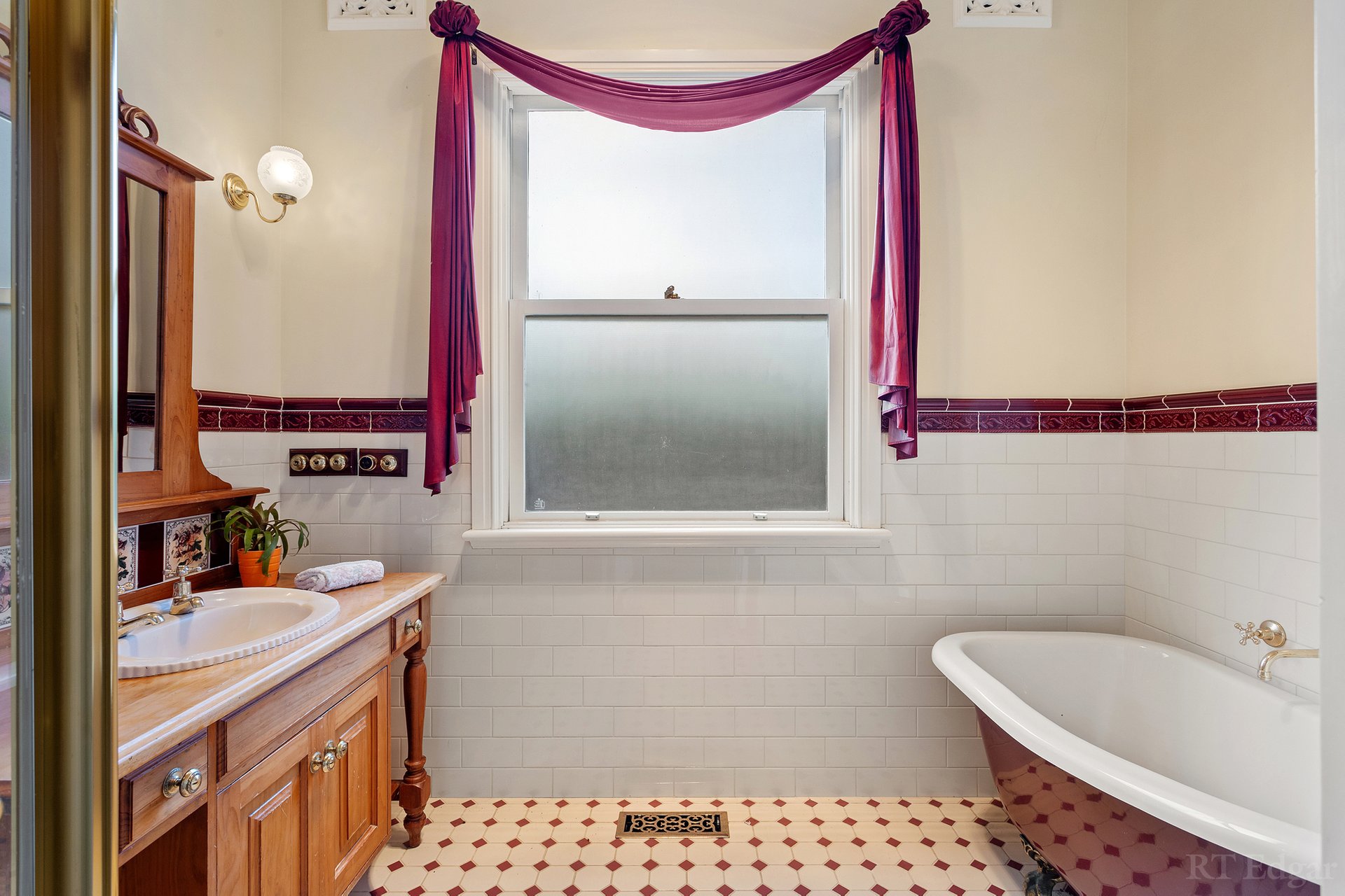 Property Gallery Thumbnail 7