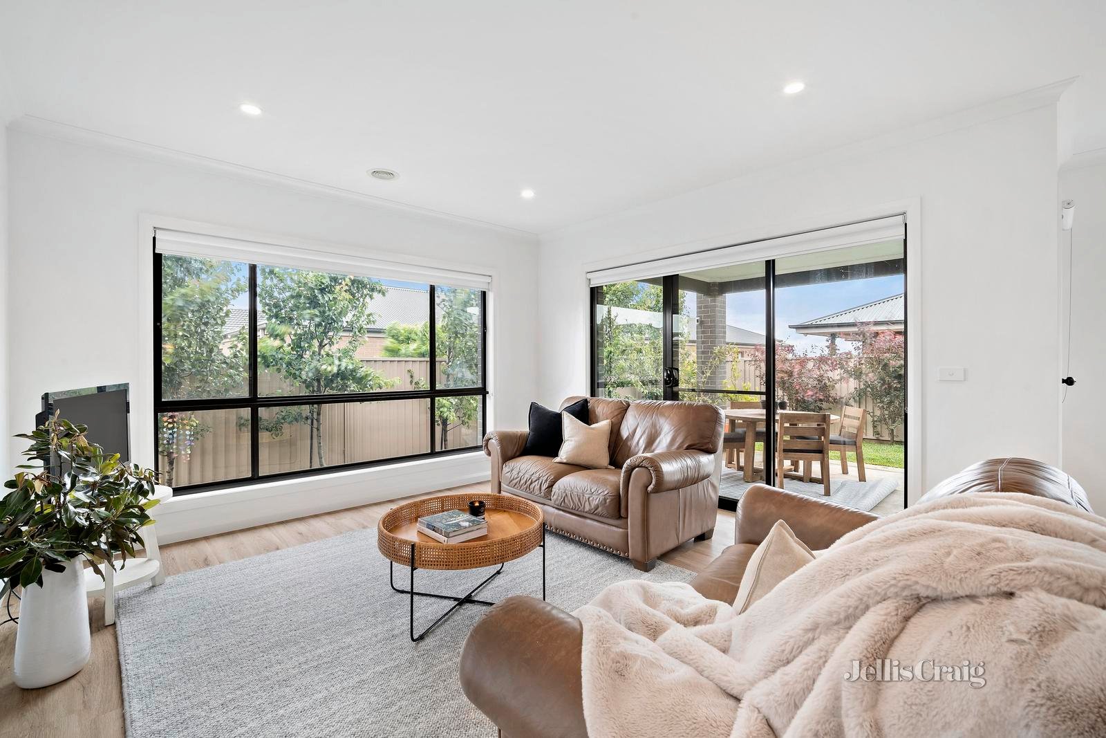 4 Barn Owl Avenue, Winter Valley image 5