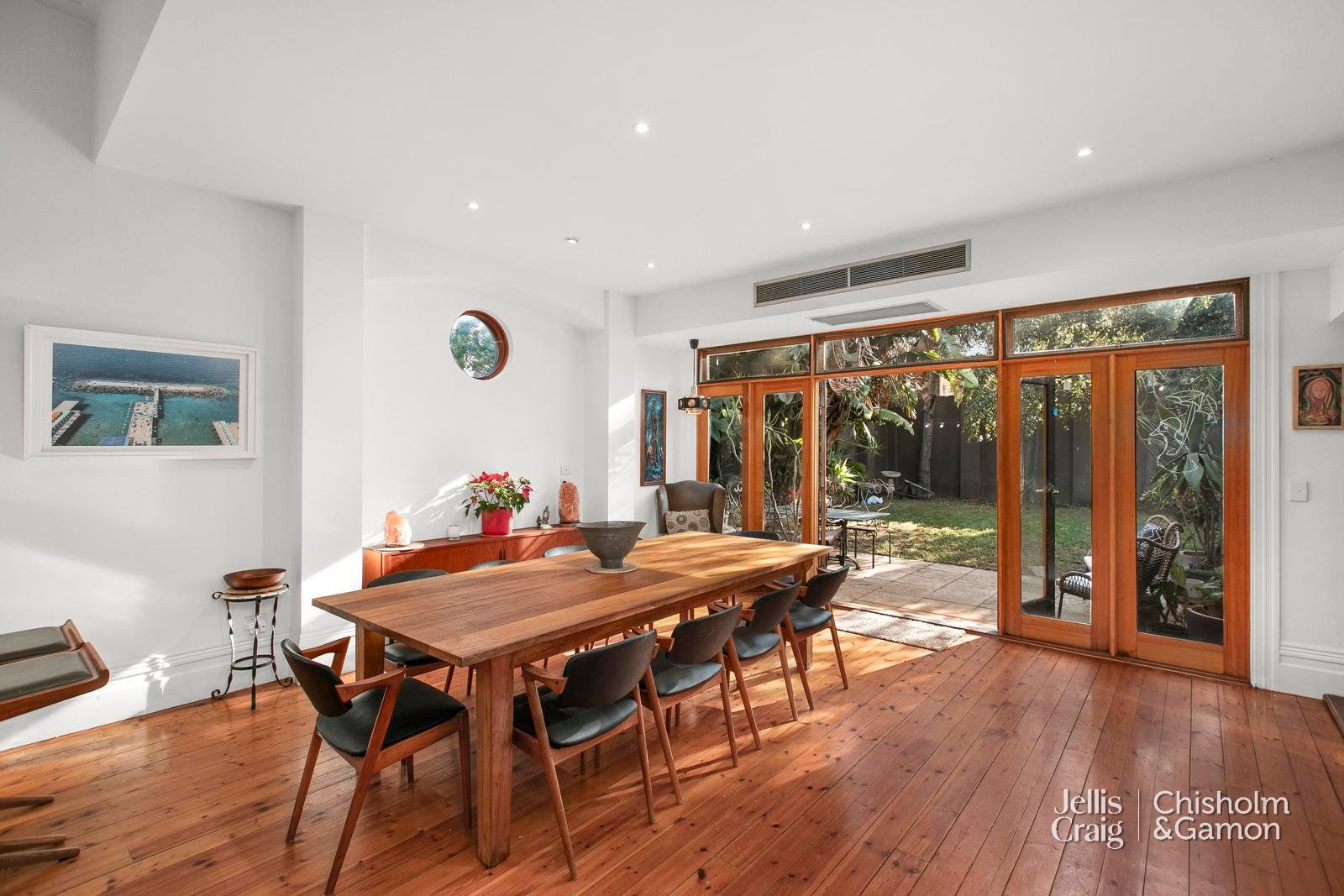 4 Beach Avenue, Elwood image 2