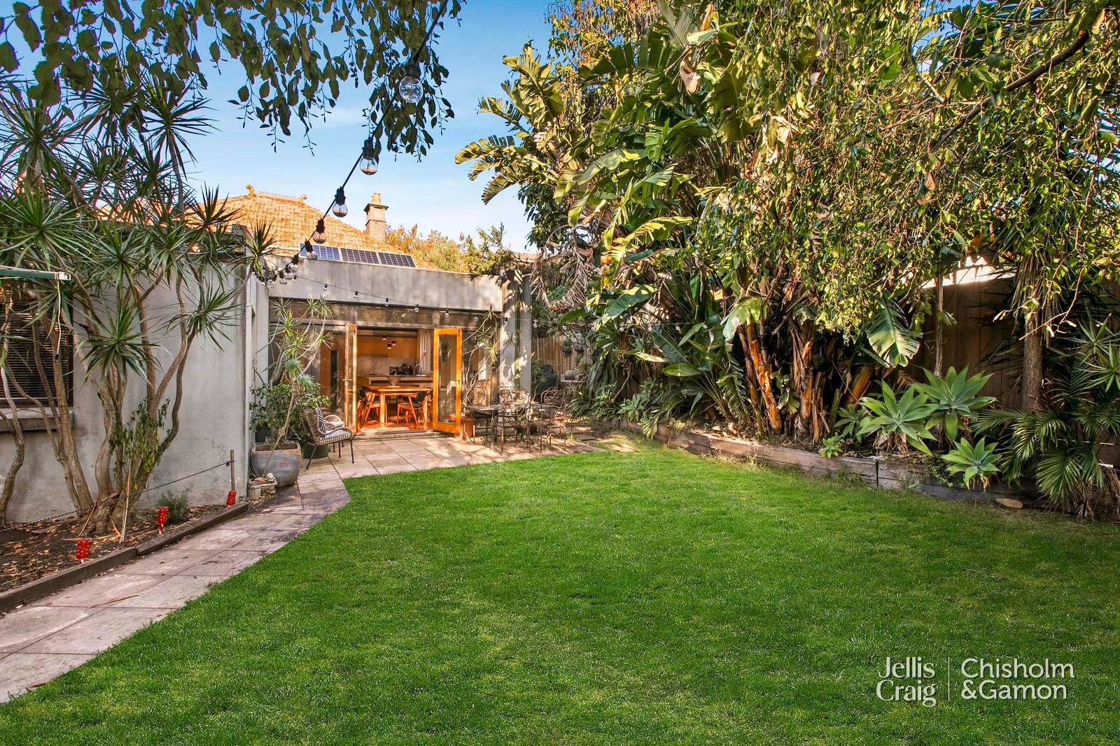 4 Beach Avenue, Elwood image 3