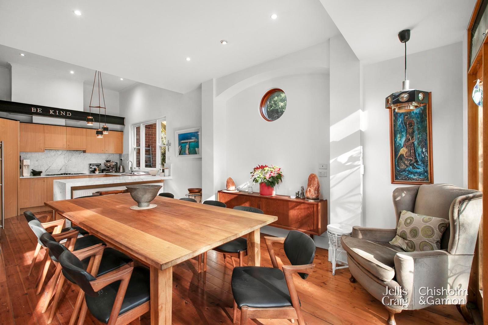 4 Beach Avenue, Elwood image 5