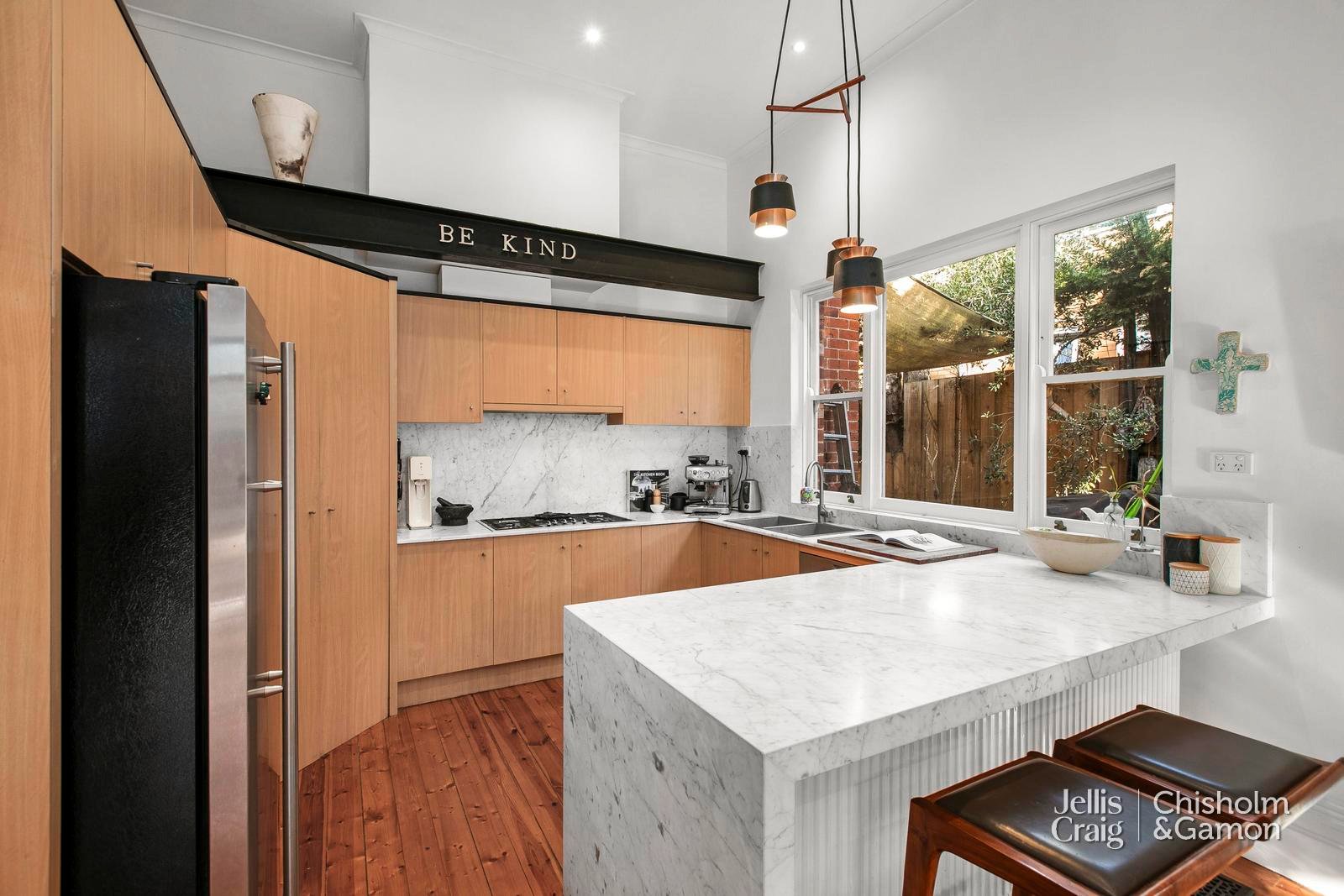 4 Beach Avenue, Elwood image 6