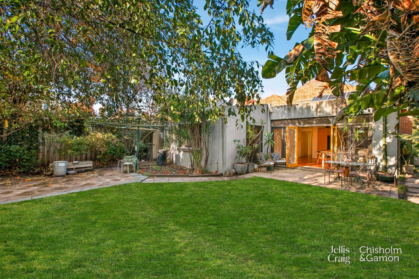 4 Beach Avenue, Elwood image 11