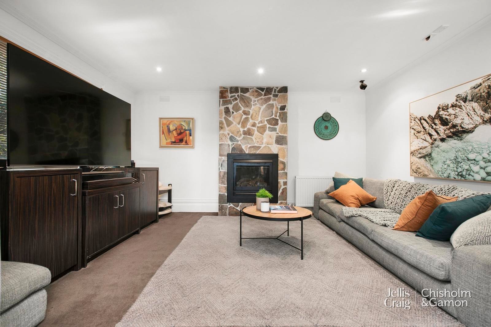 4 Beach Avenue, Elwood image 12