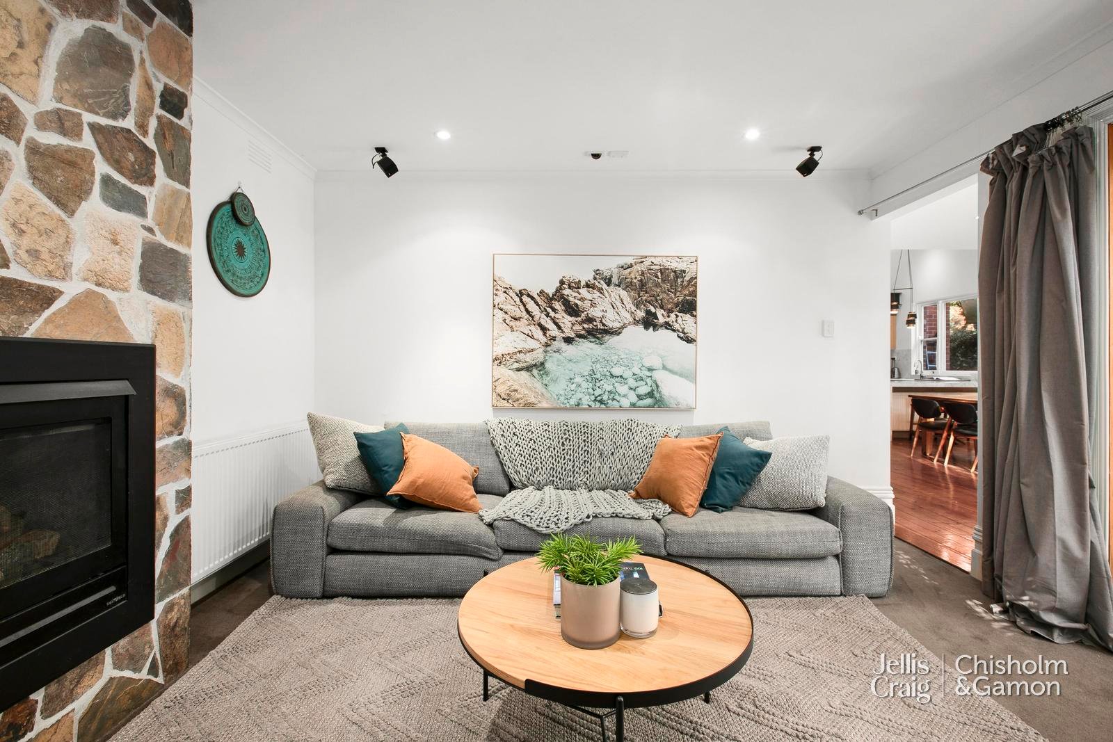 4 Beach Avenue, Elwood image 13