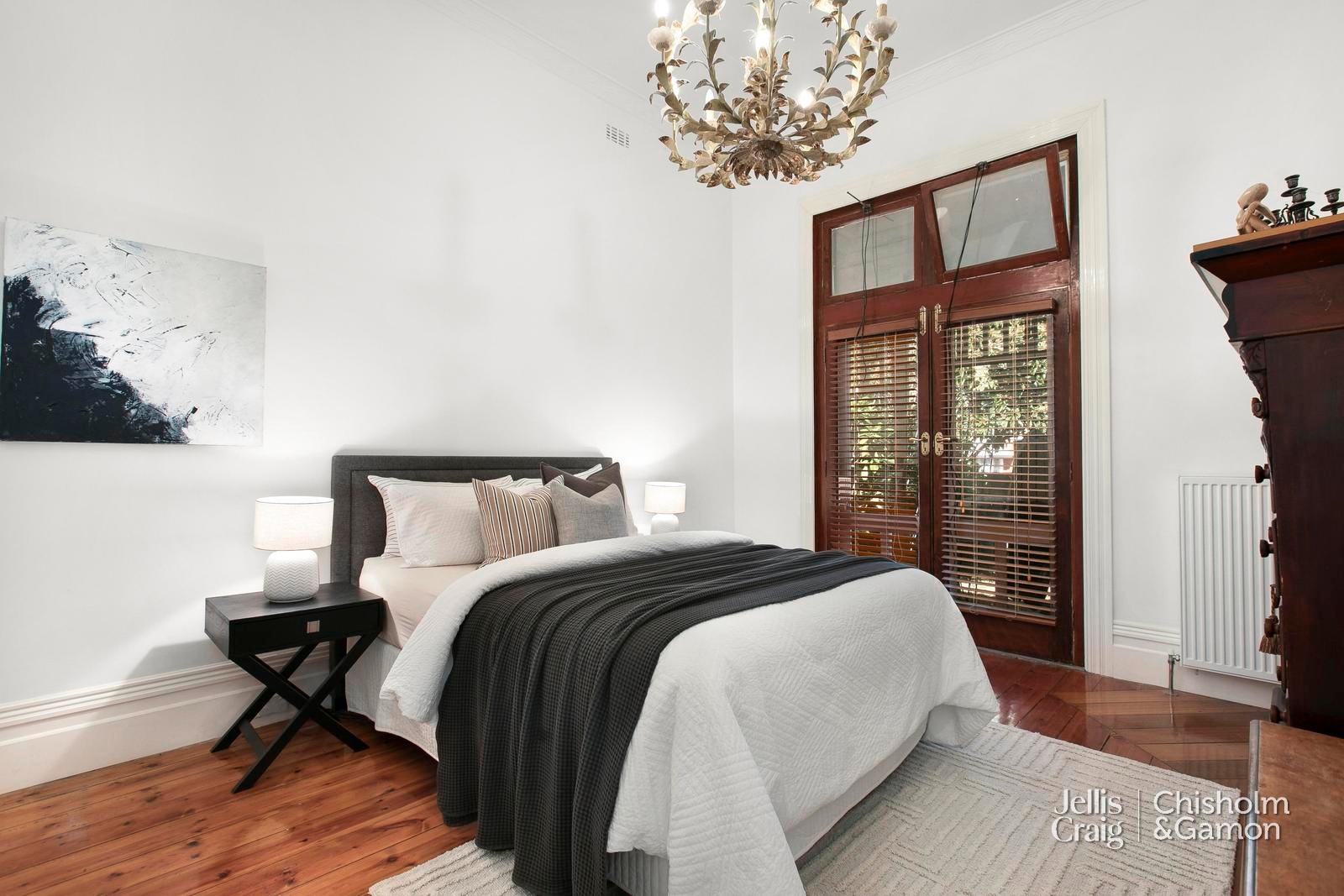 4 Beach Avenue, Elwood image 17
