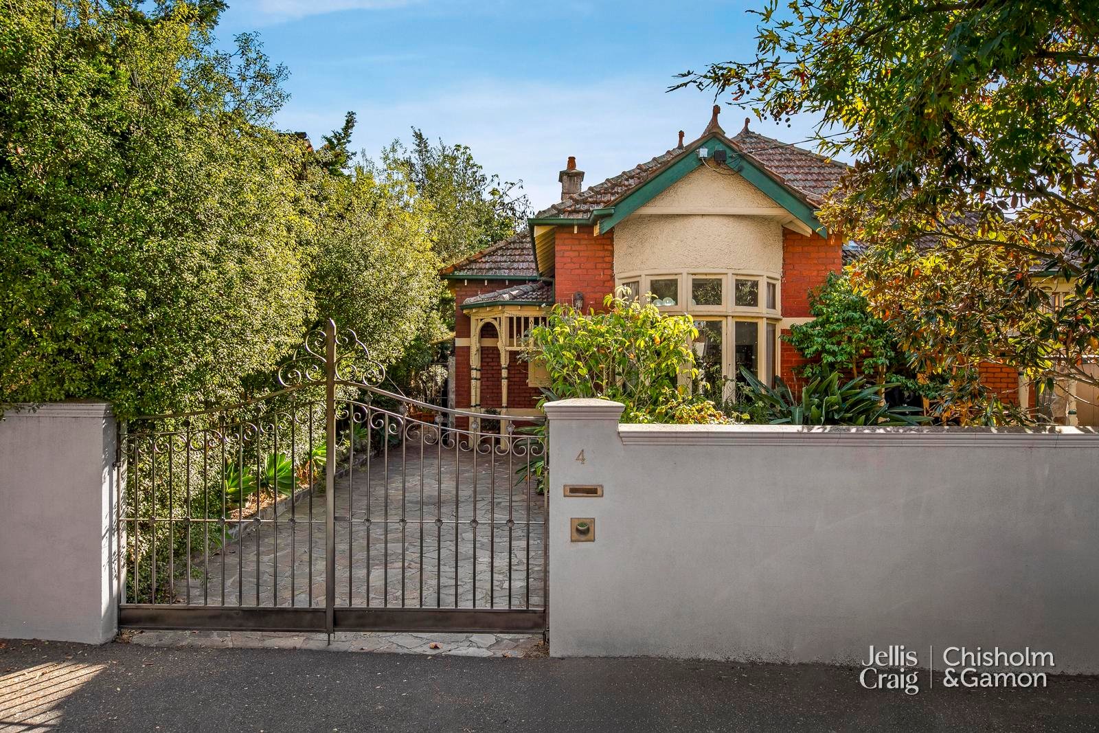 4 Beach Avenue, Elwood image 22