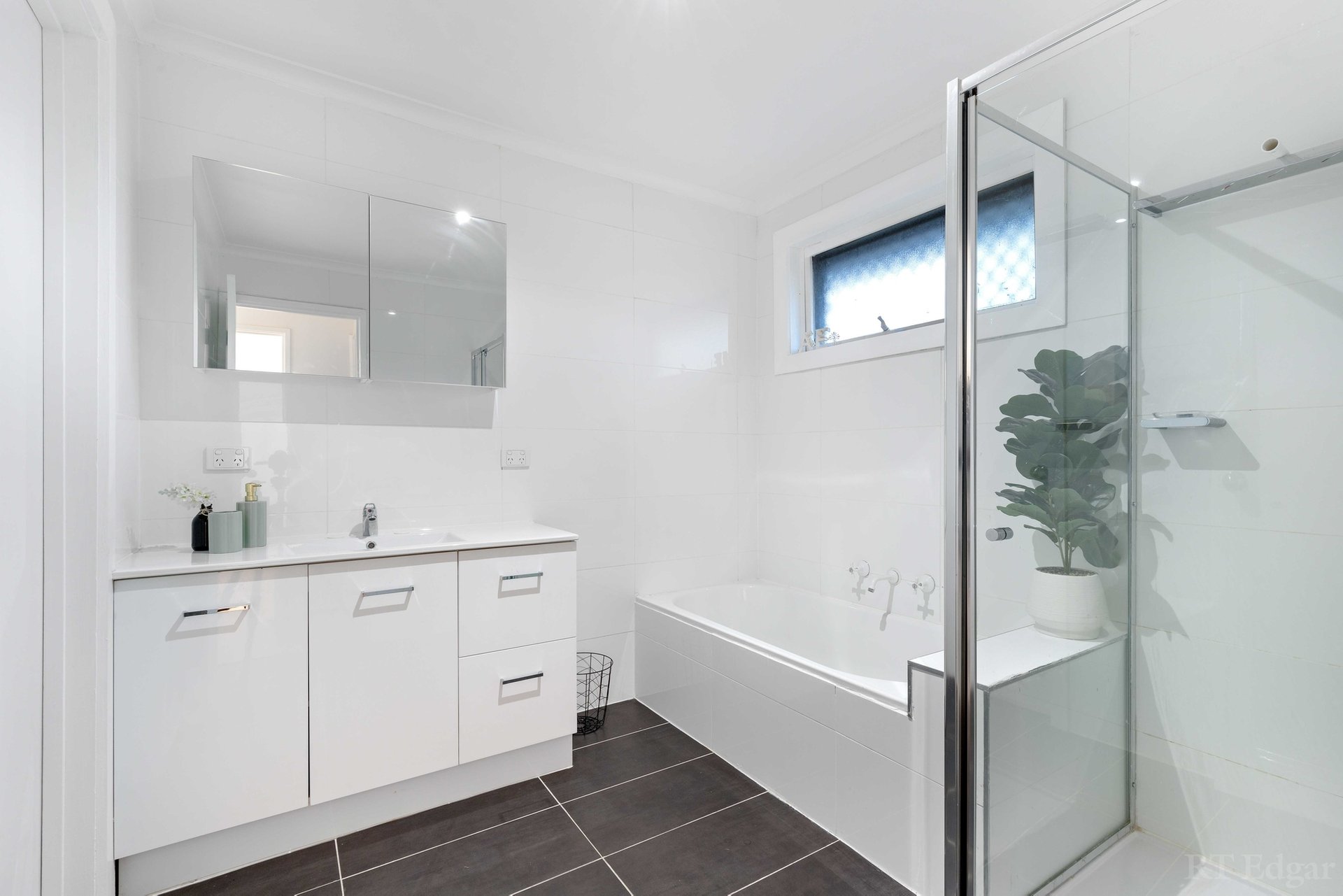 Property Gallery Thumbnail 12
