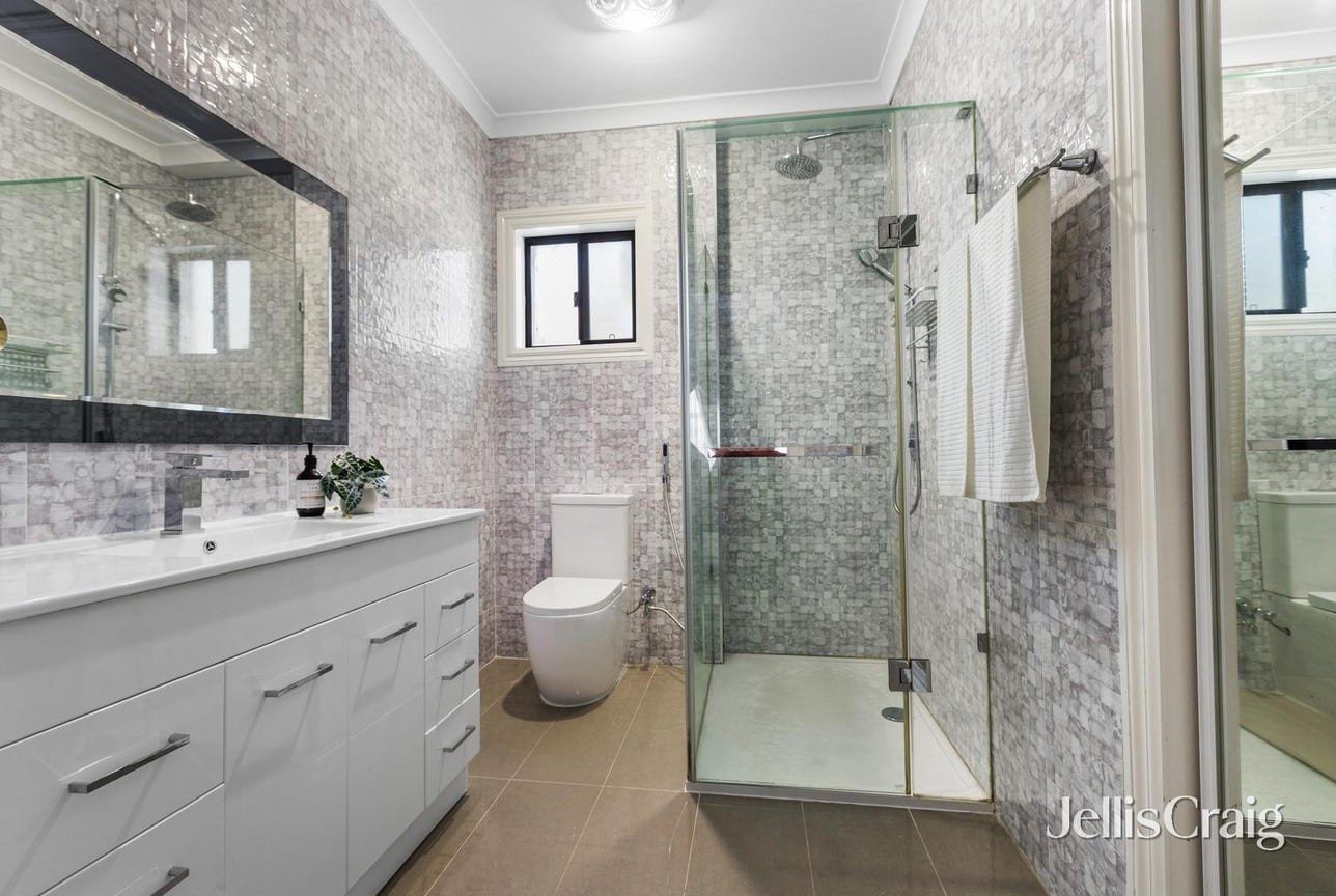 4 Blackbird Rise, Avondale&nbsp;Heights image 12
