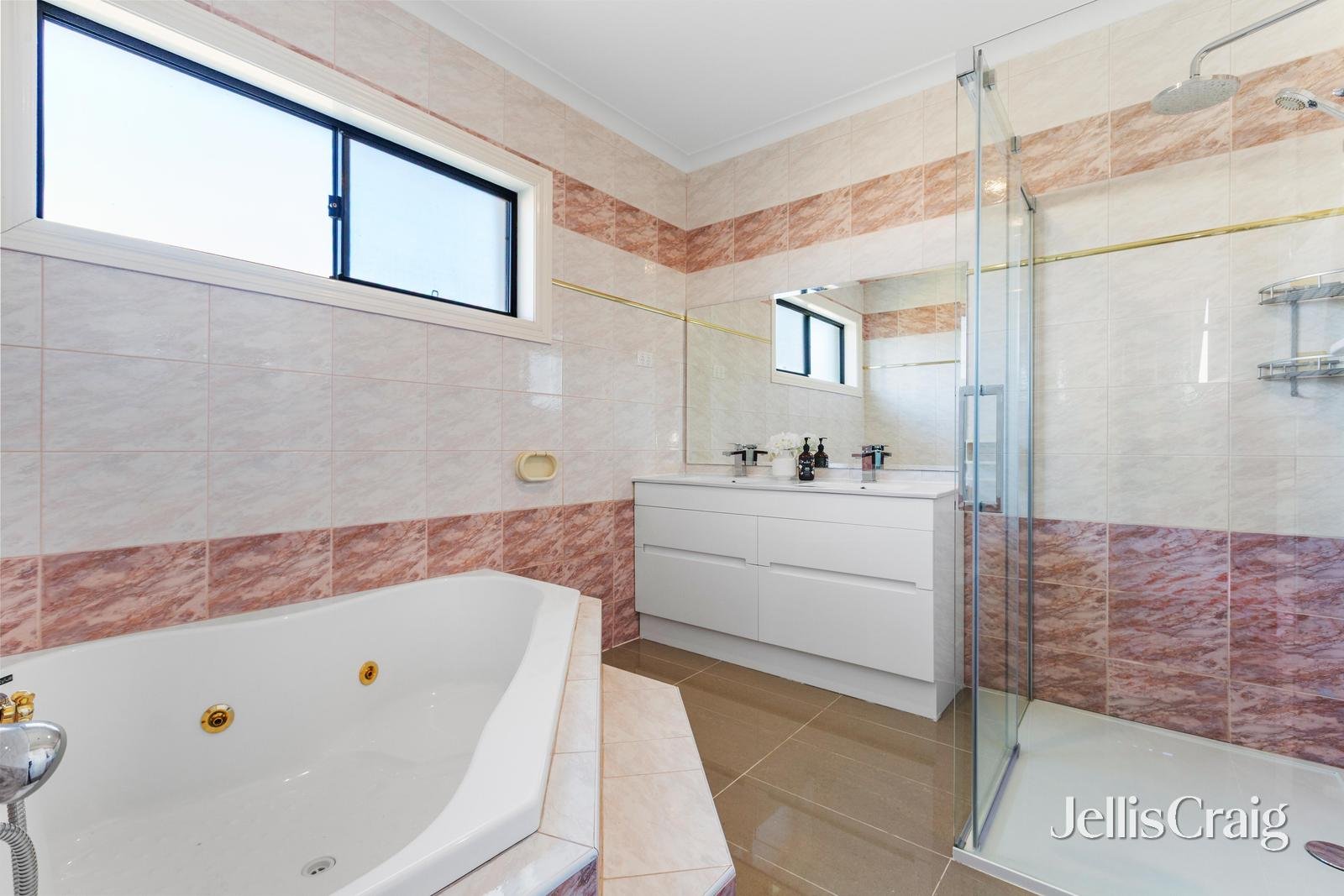 4 Blackbird Rise, Avondale&nbsp;Heights image 14