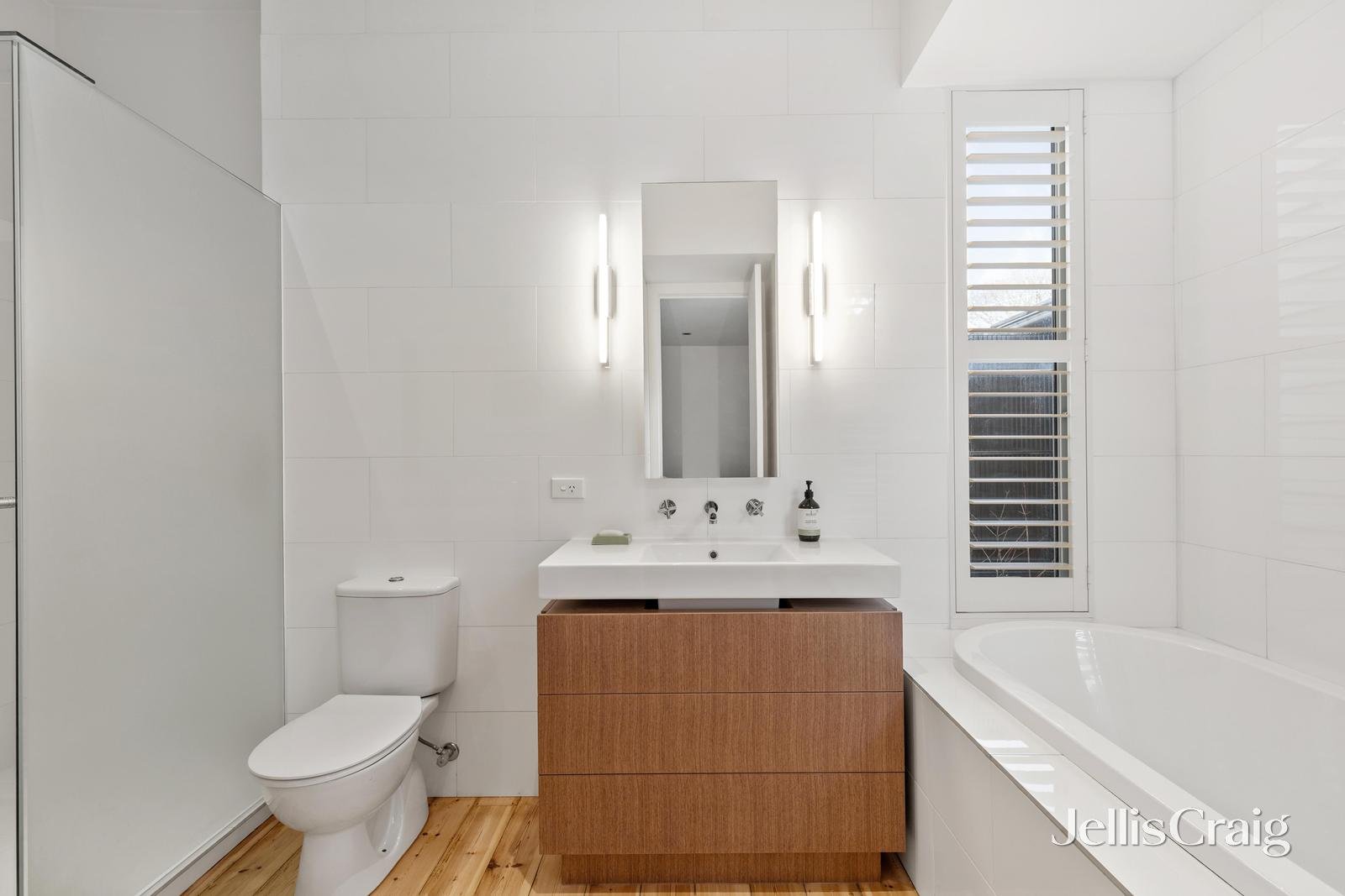 4 Blenheim Avenue, Mont Albert image 12