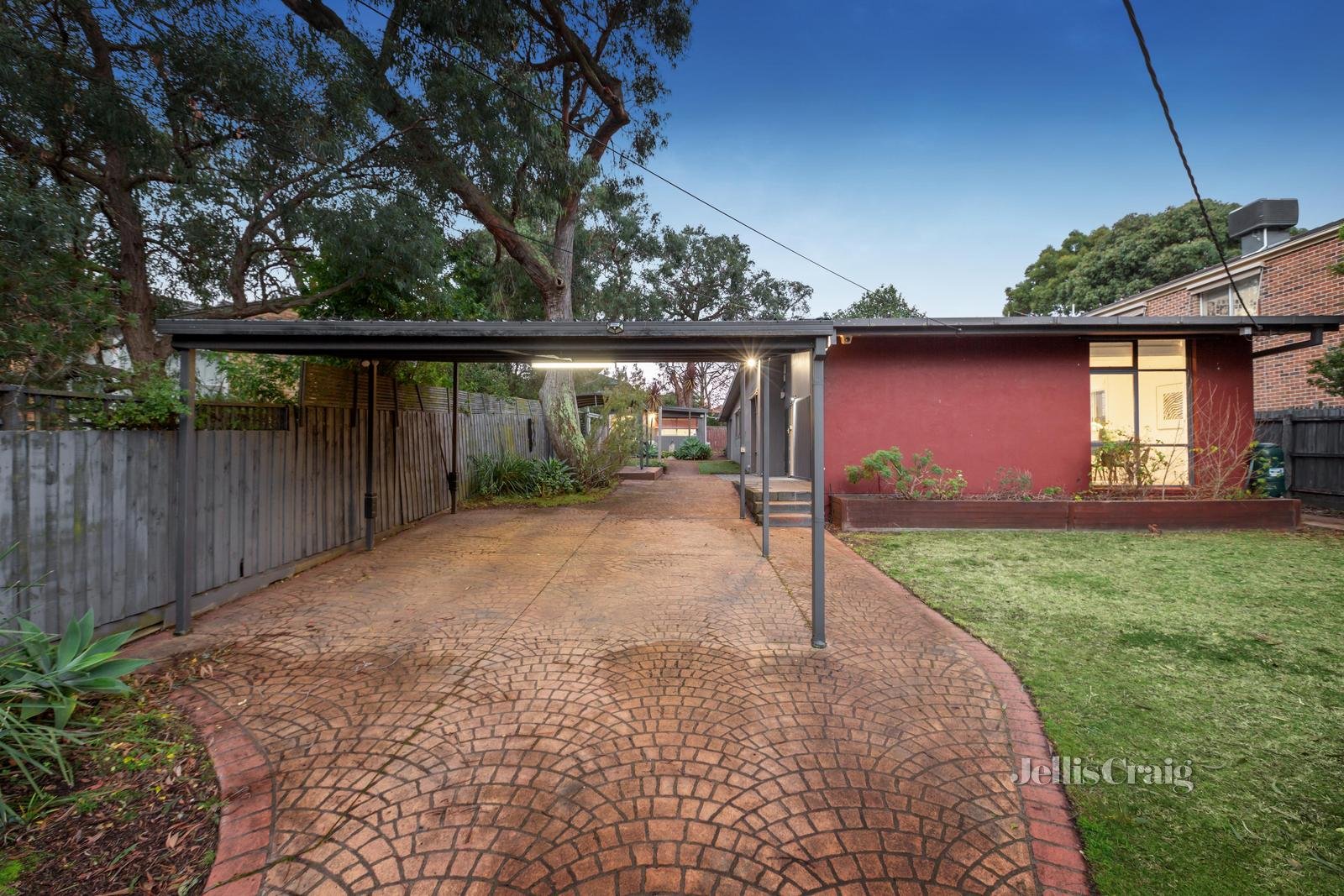 4 Bond Street, Mount Waverley image 2