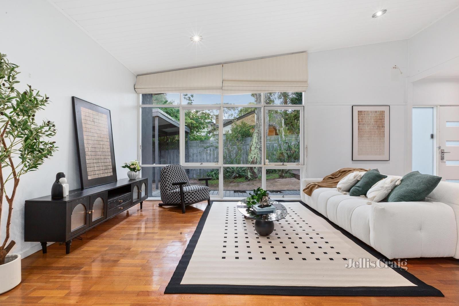4 Bond Street, Mount Waverley image 3