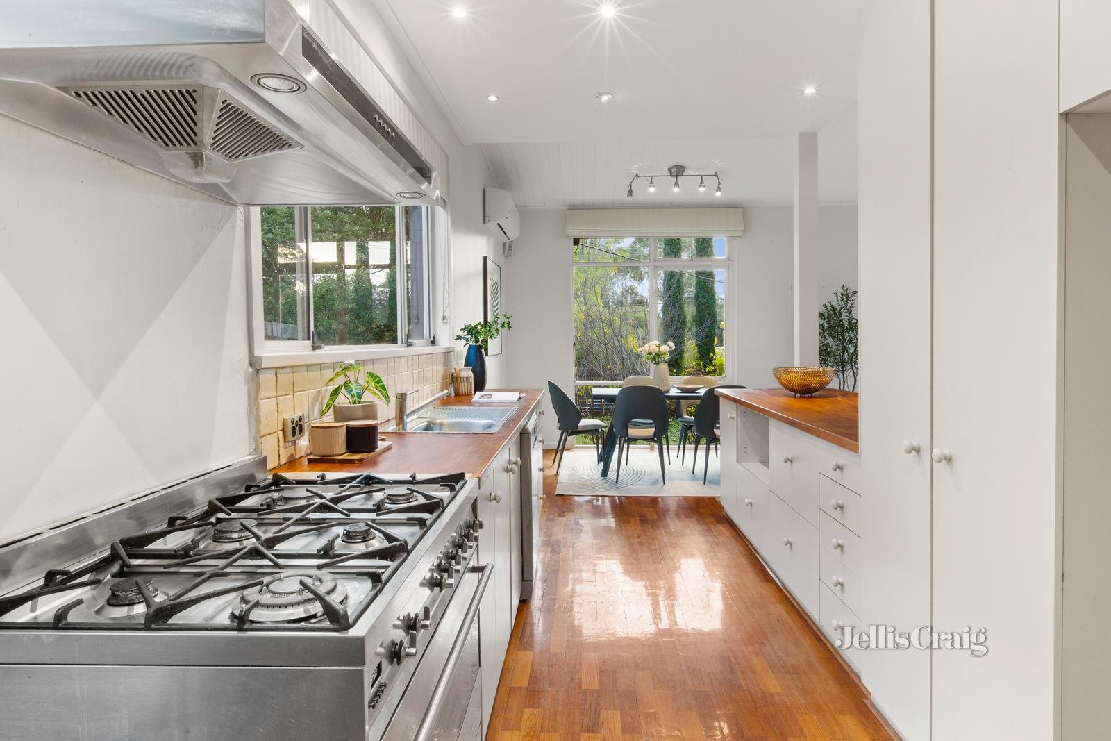 4 Bond Street, Mount Waverley image 6