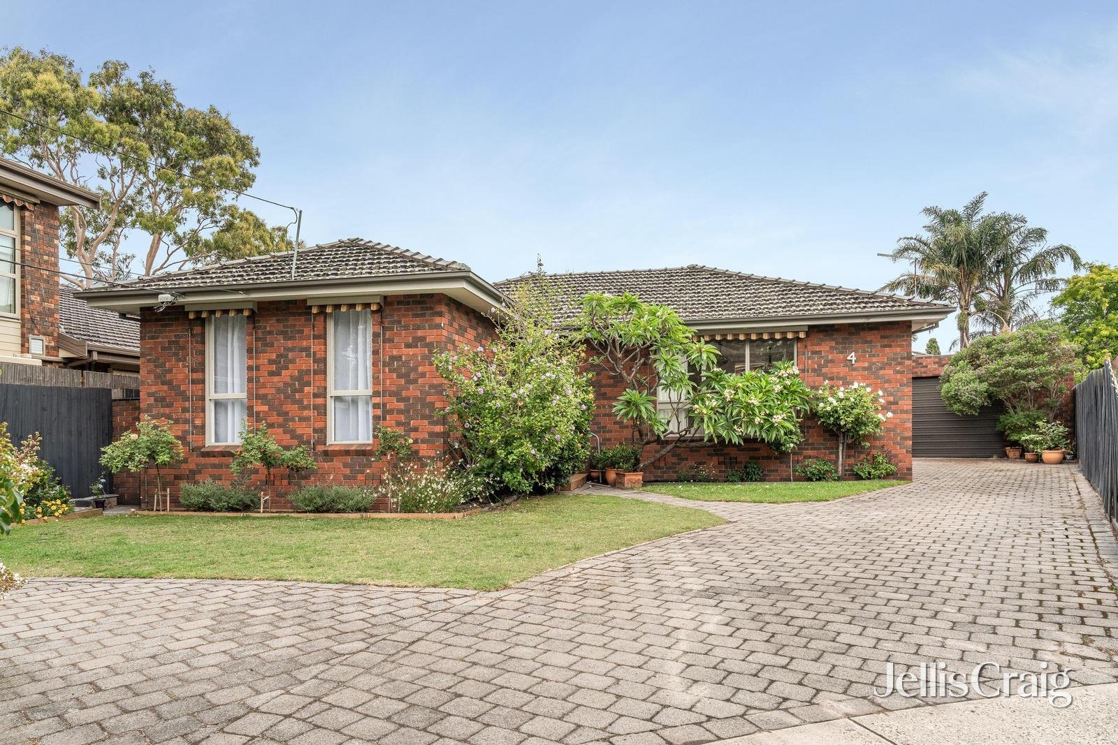4 Bowen Court, Mentone image 1