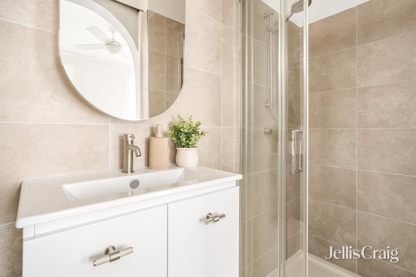 4 Bowen Court, Mentone image 8