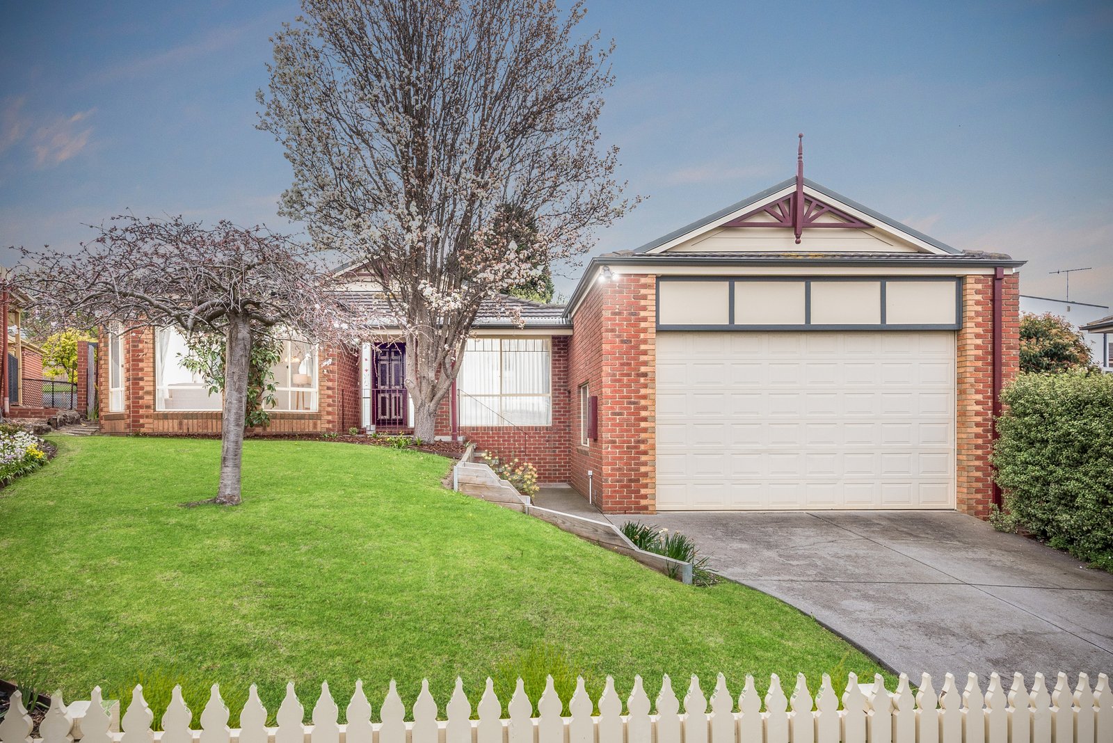 4 Canterbury Court, Wandana Heights