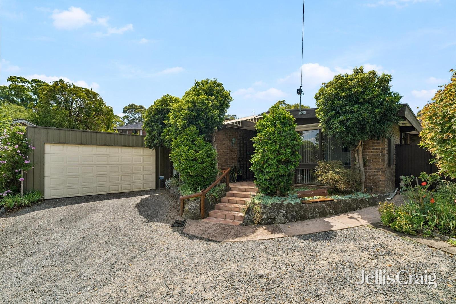 4 Caringal Avenue, Doncaster image 1