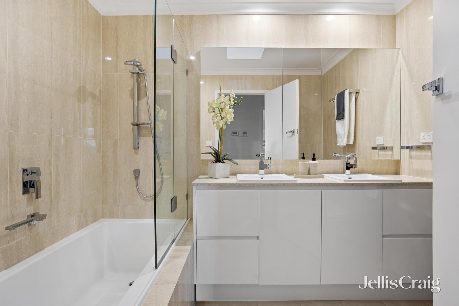 4 Chatsworth Quadrant, Templestowe Lower image 9