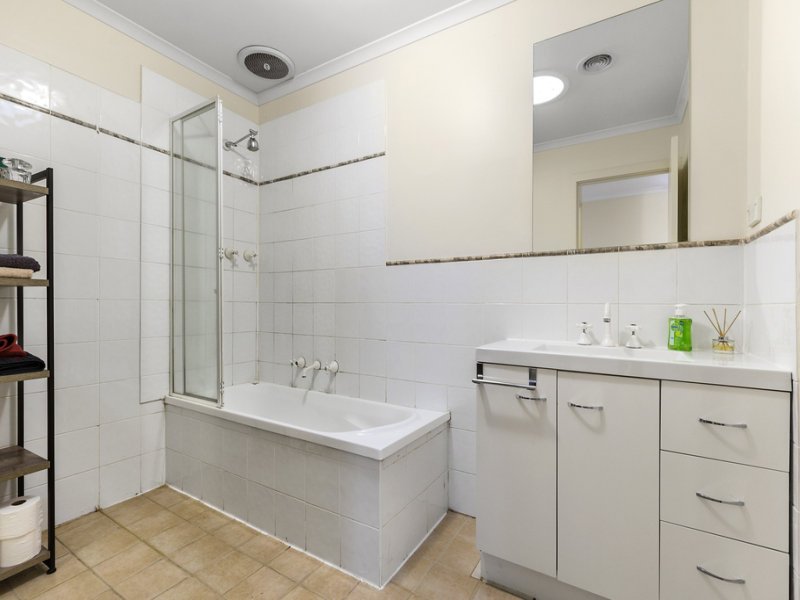 4 Cherrytree Lane, Box Hill South image 4