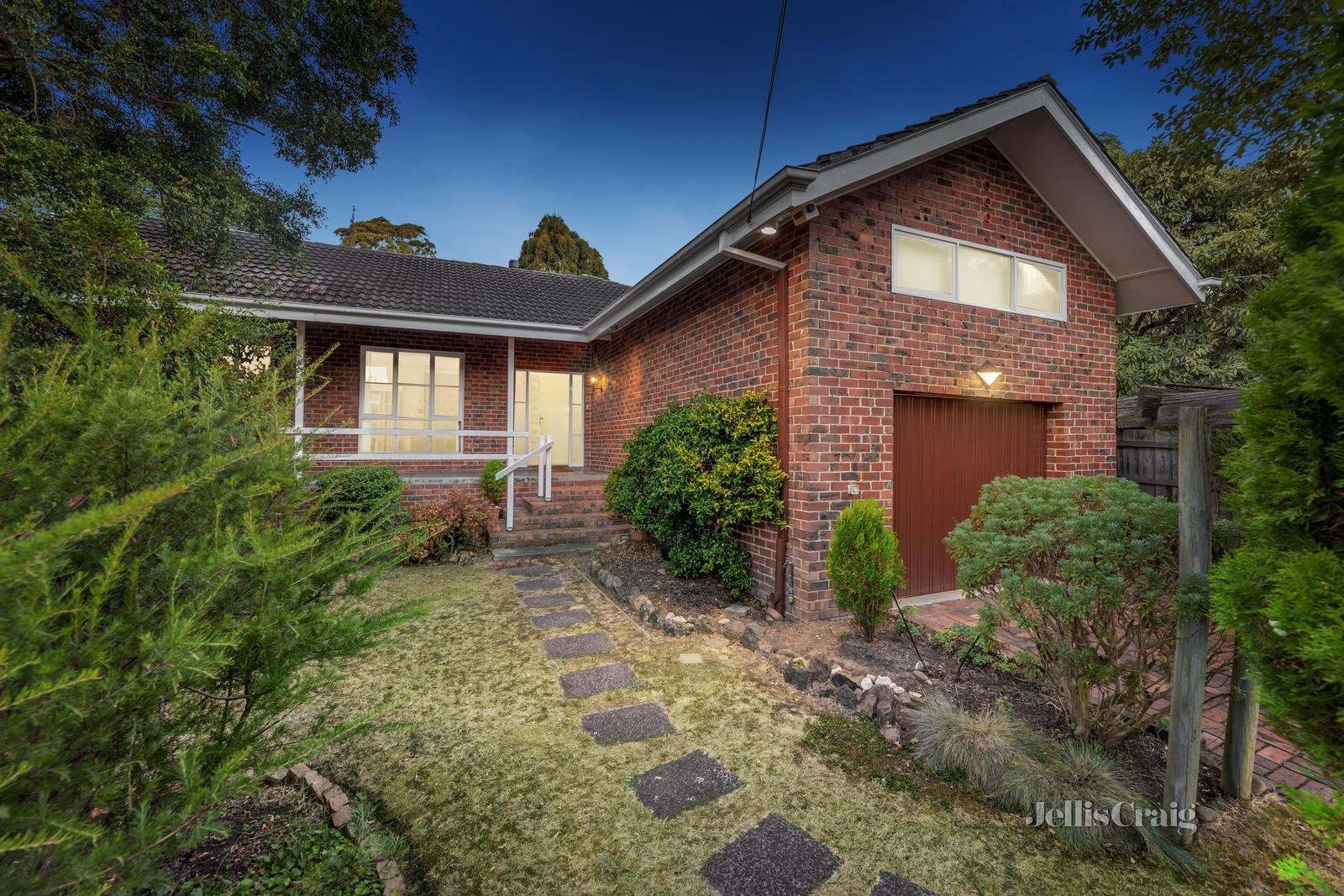 4 Cloverlea Court, Blackburn image 1