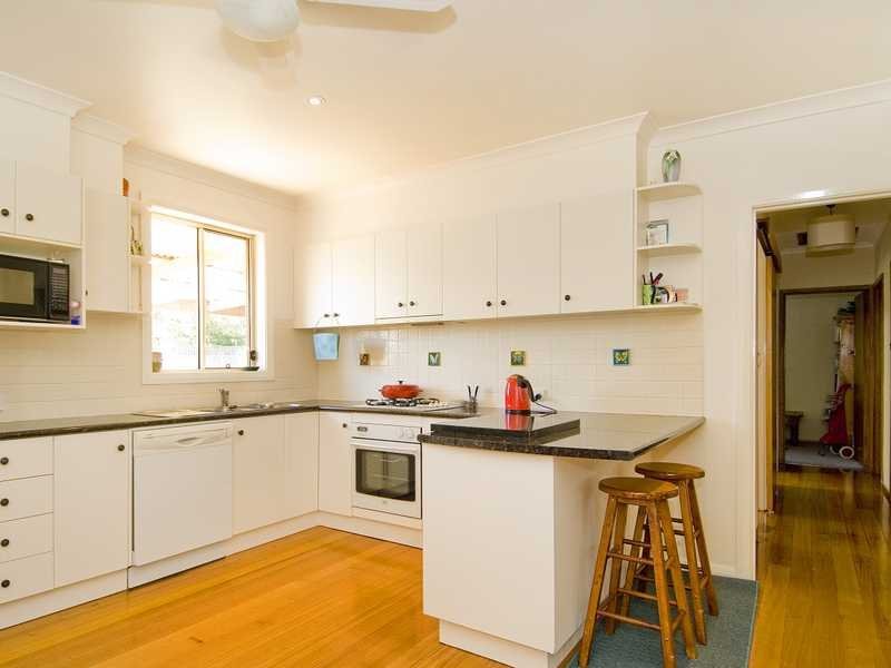 4 Cooma Court, North Geelong image 3