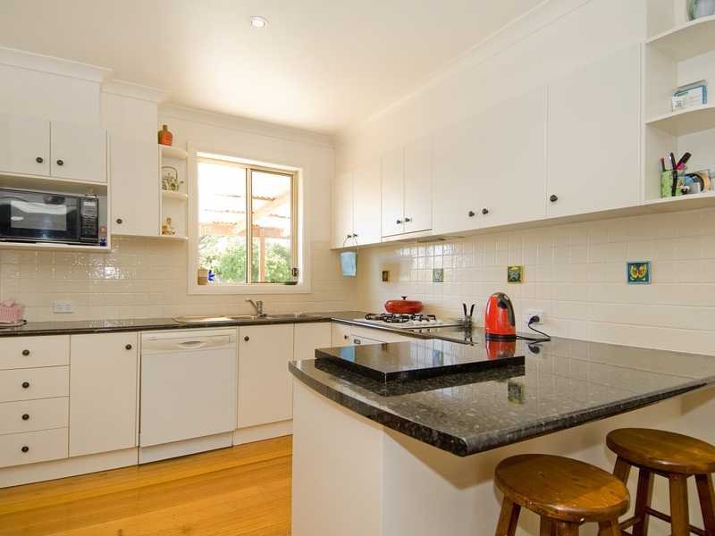 4 Cooma Court, North Geelong image 4