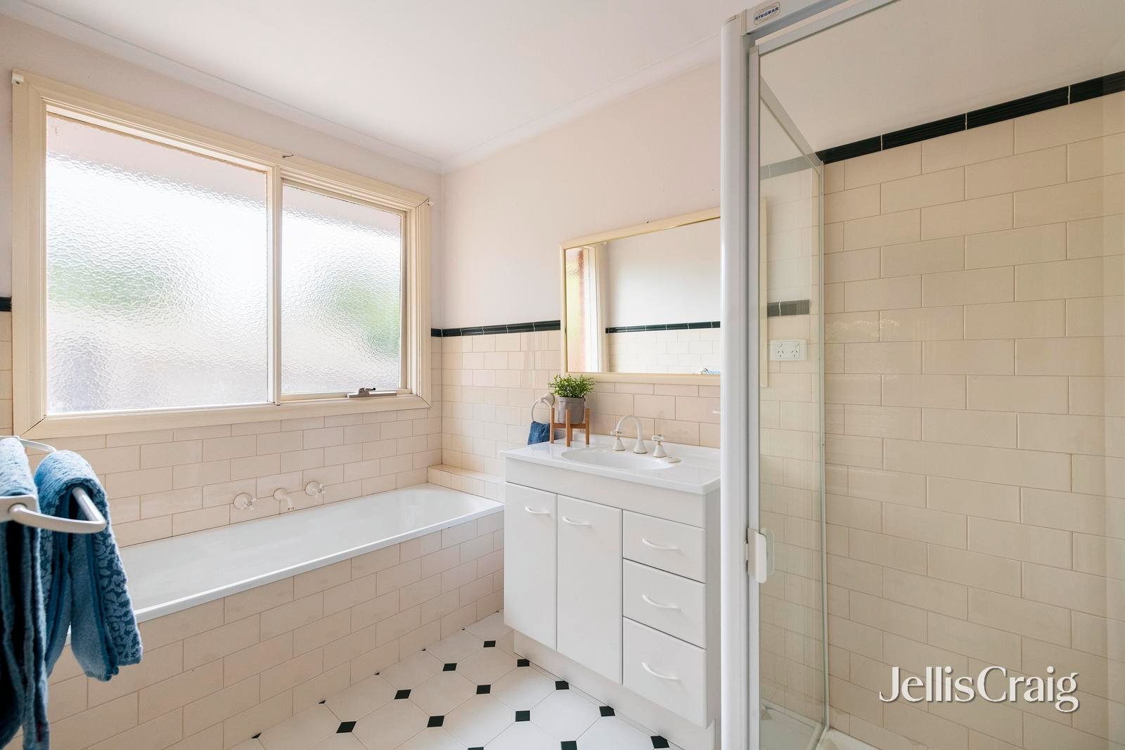 4 Corbie Way, Yallambie image 8