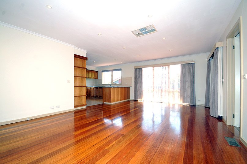 4 Courage Court, Glen Waverley image 2