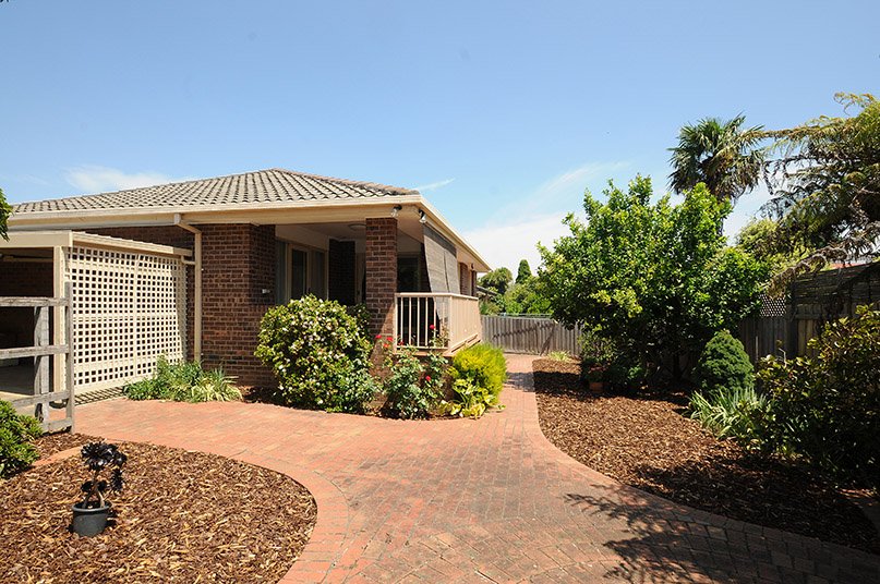 4 Courage Court, Glen Waverley image 6