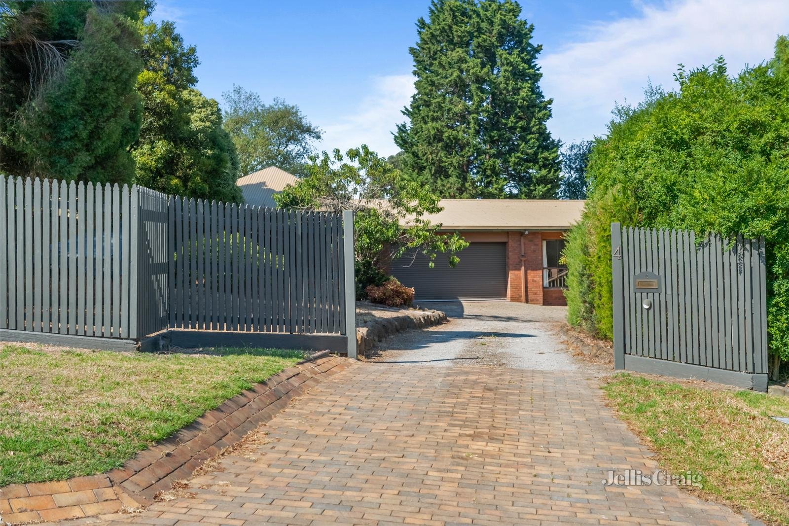 4 Cresthaven Court, Donvale image 3