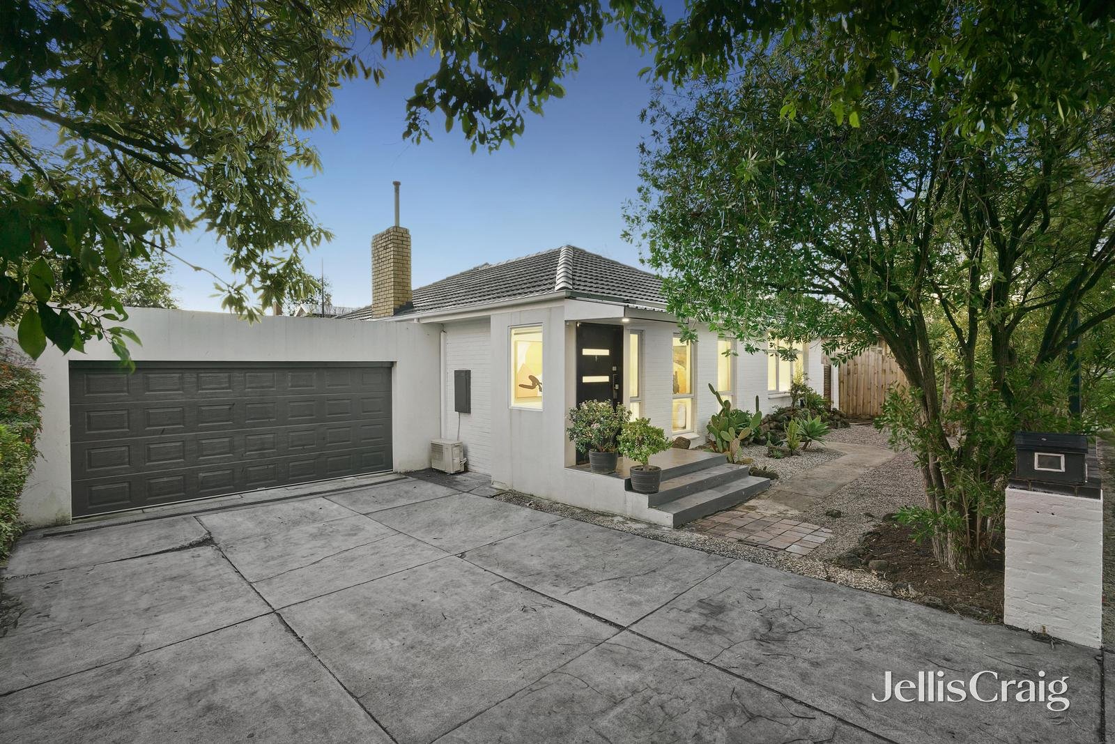 4 Crimson Avenue, Blackburn South image 1