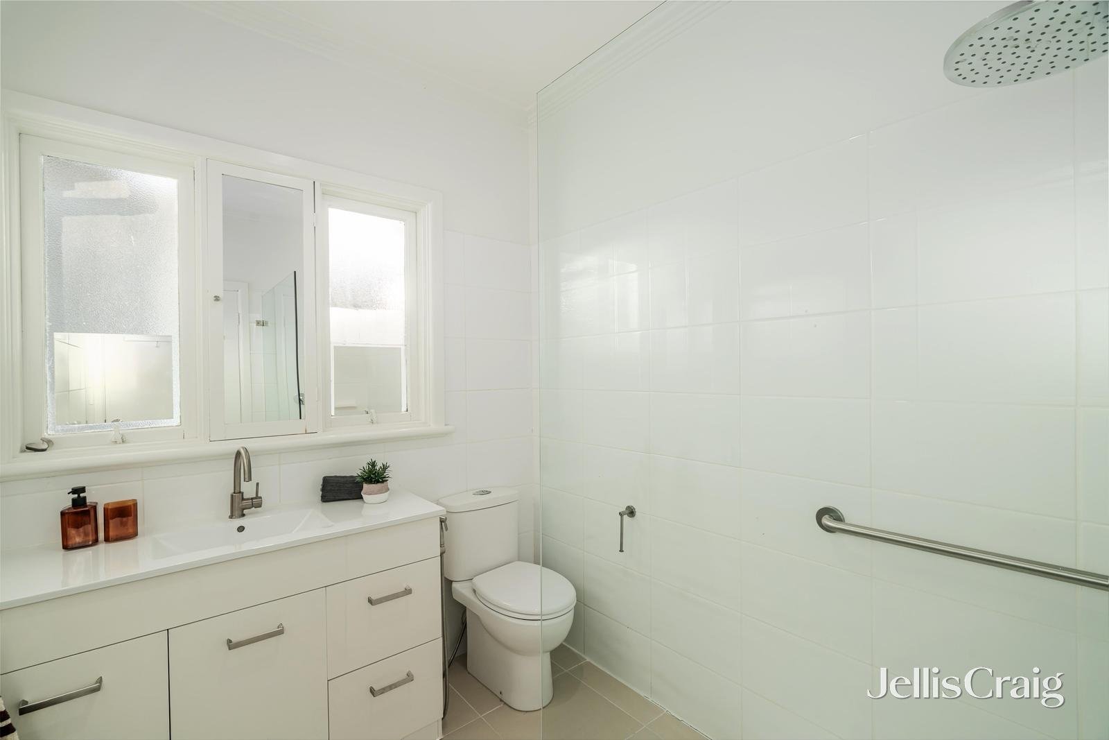 4 Crimson Avenue, Blackburn South image 10
