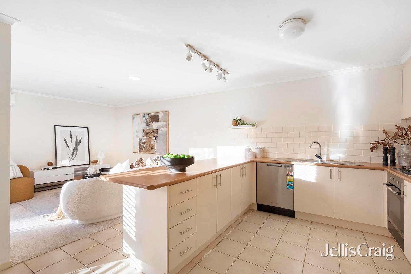 4 Cuffe Walk, Kensington image 4