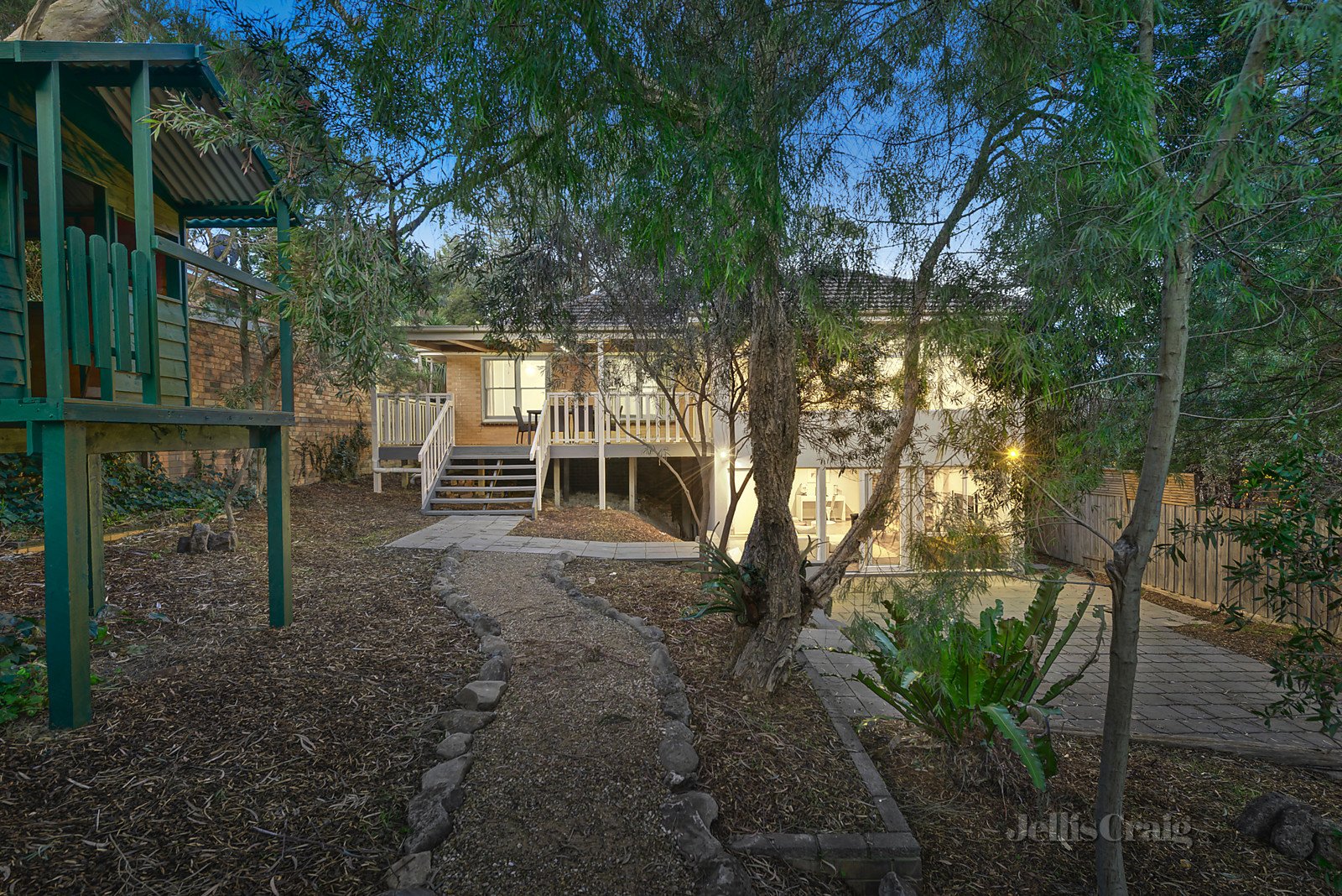 4 Dalmor Avenue, Mitcham image 9