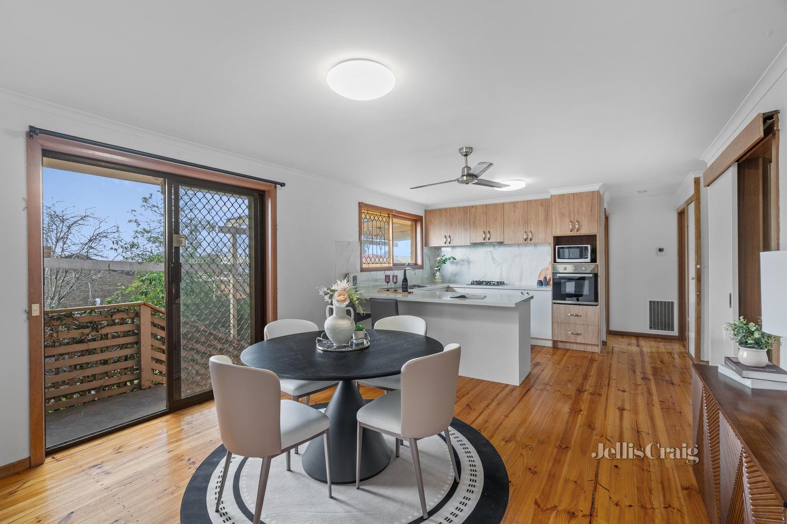4 Darling Court, Hampton Park image 4