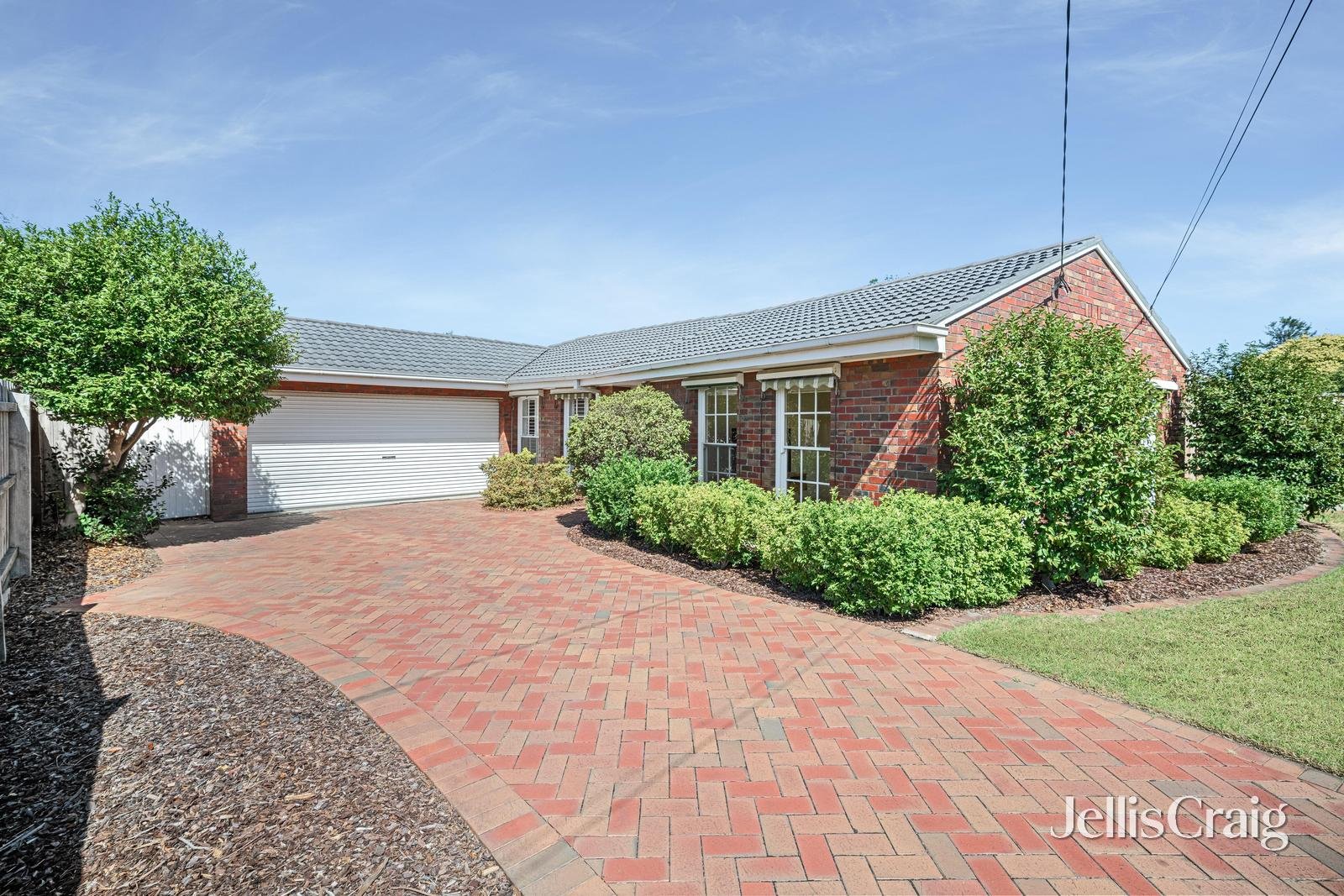 4 Deanswood Court, Cheltenham image 2