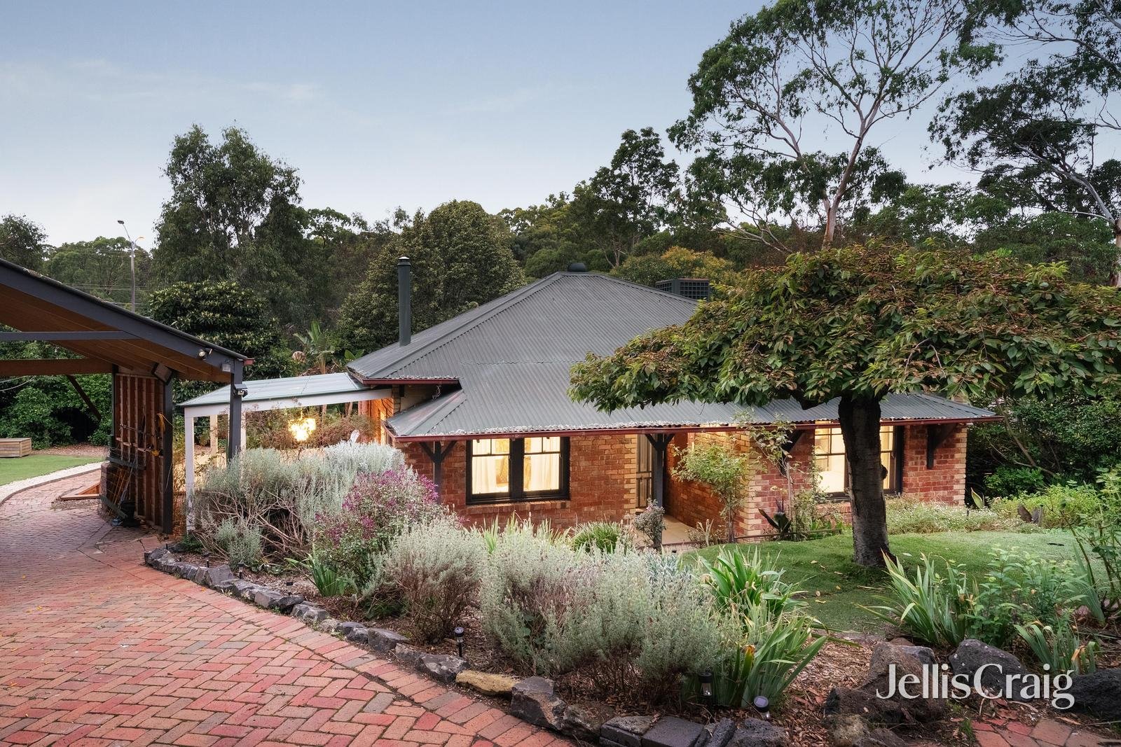 4 Delpura Glen, Greensborough image 1
