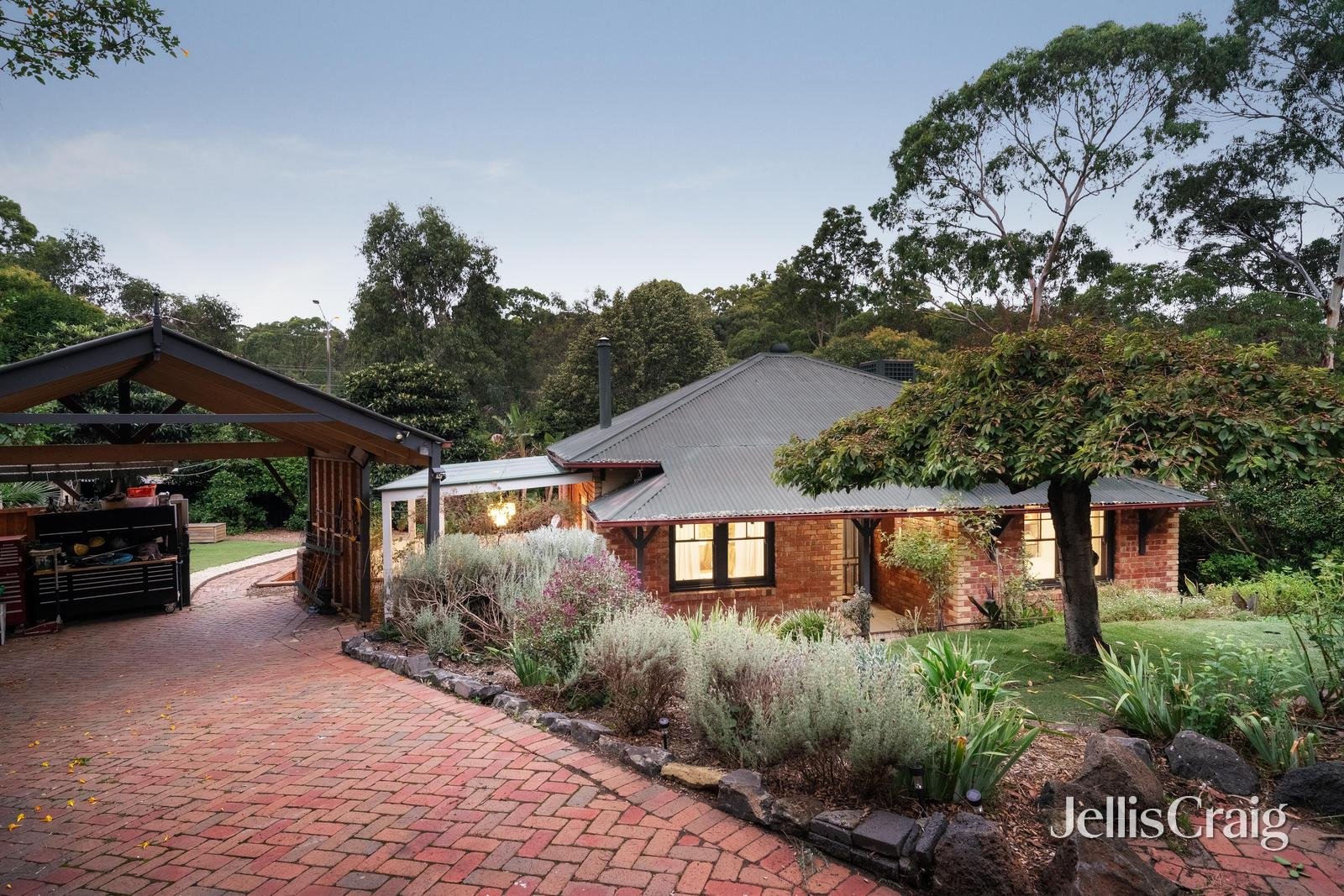 4 Delpura Glen, Greensborough image 13