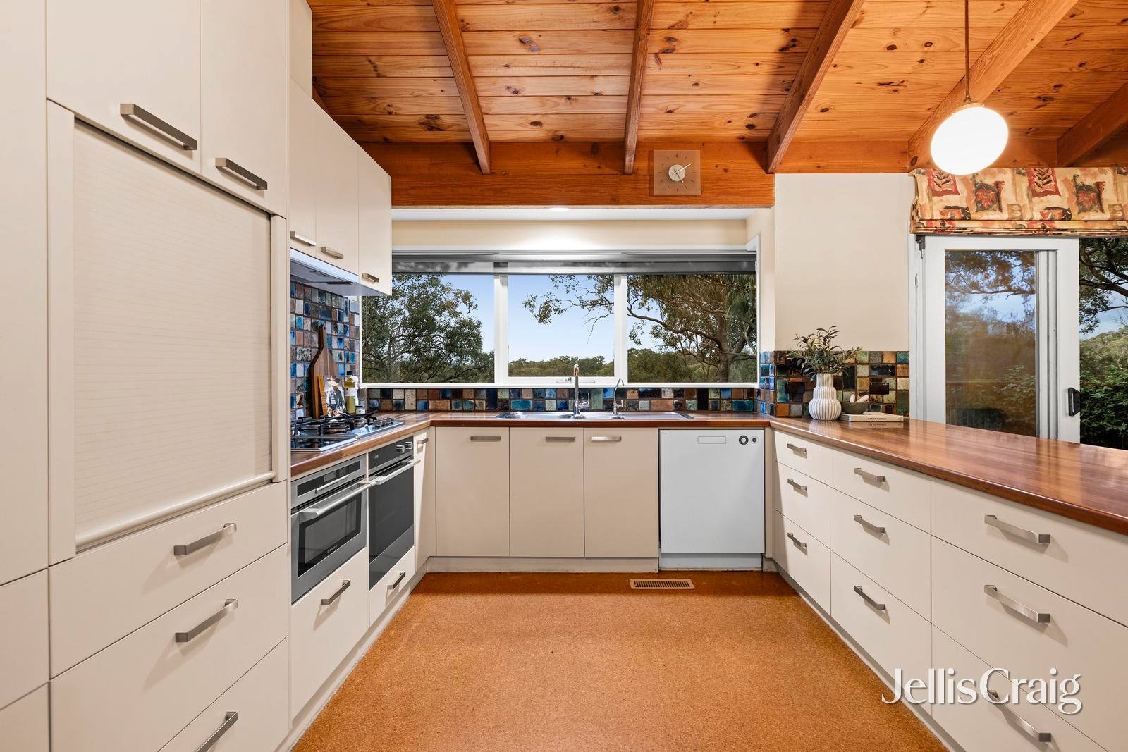 4 Diane Court, Warrandyte image 6