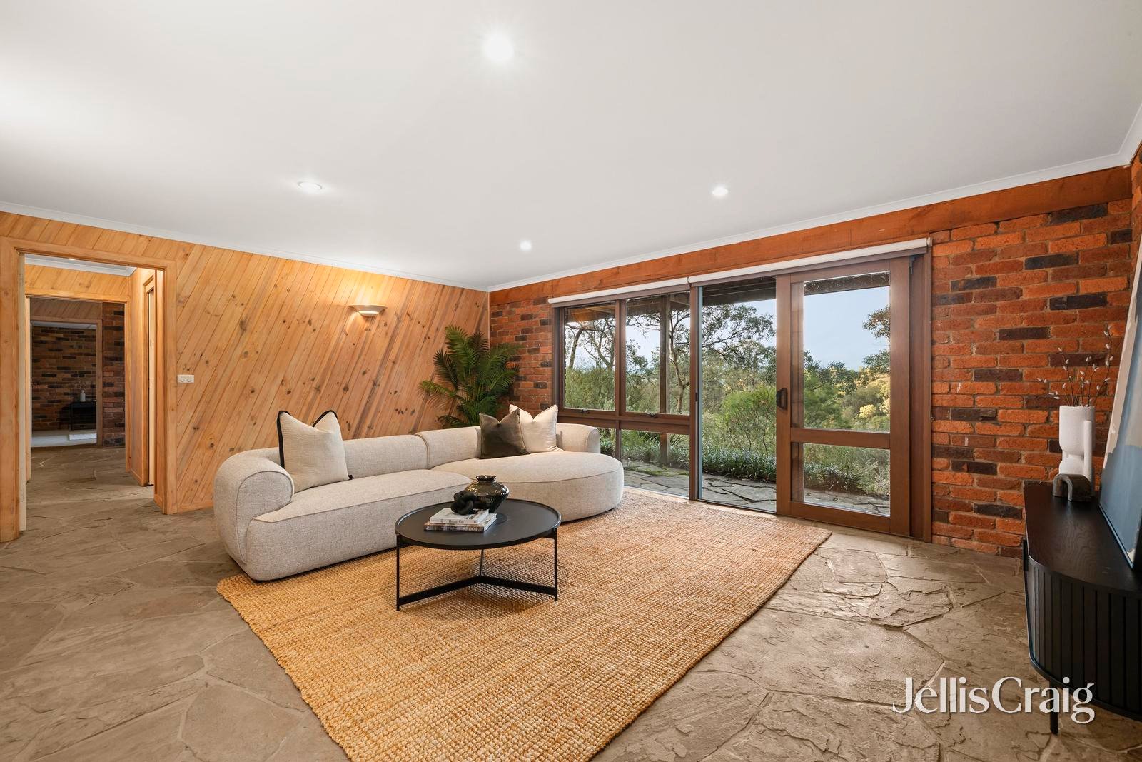 4 Diane Court, Warrandyte image 8