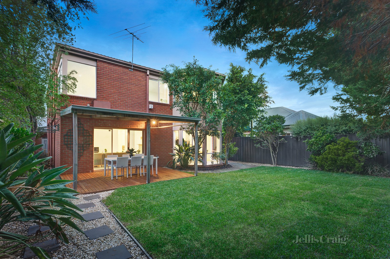 4 Duckmanton Court, Bentleigh East image 7